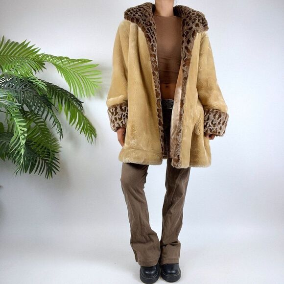 Vintage 90s Tan Indie Boho Hippie Oversized Faux Fur Winter Jacket / Size: L - Picture 5 of 7